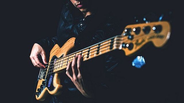Kiralık Bas Gitar